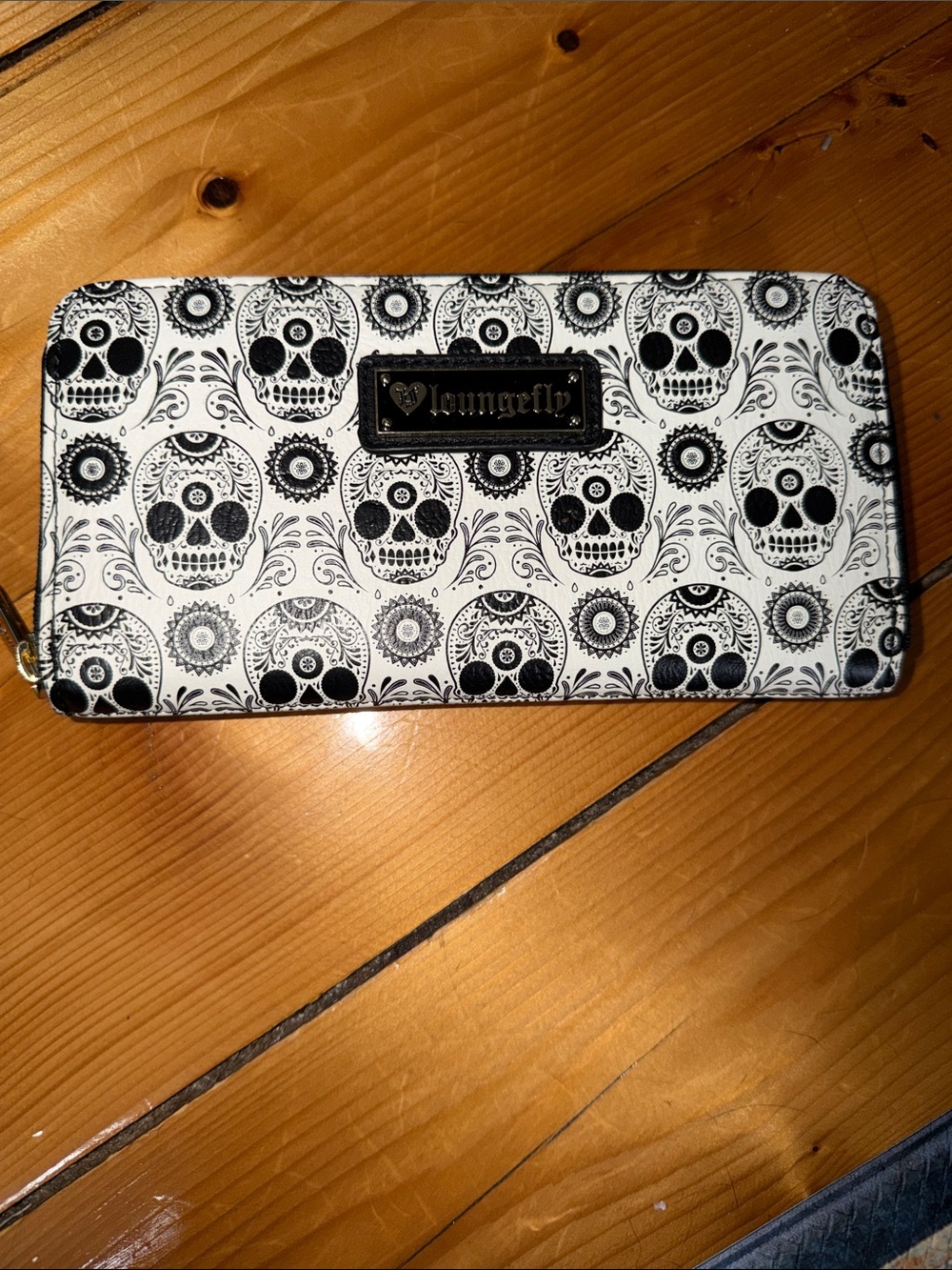 Loungefly White & Black Sugar Skull Zip Wallet